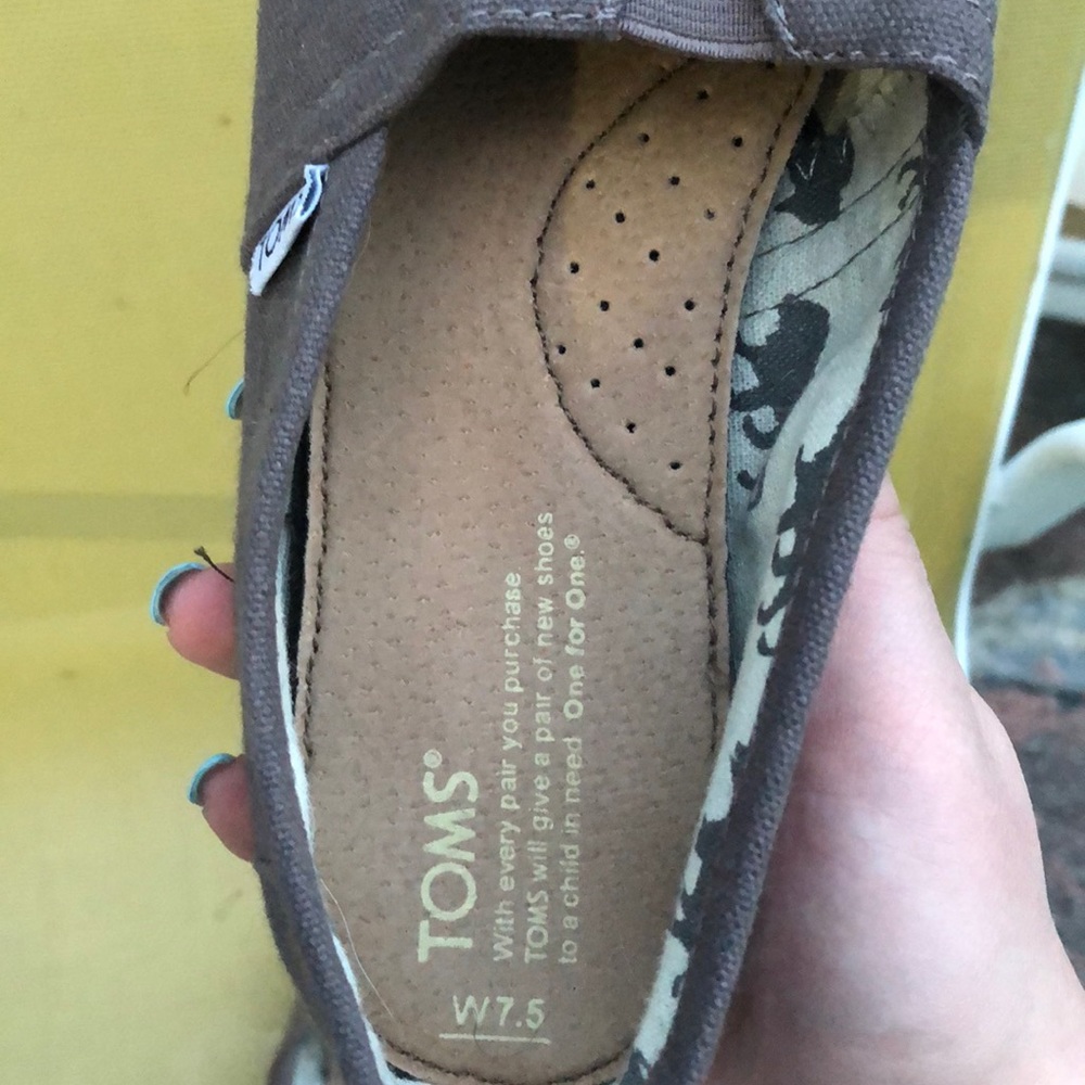 Grey Toms - Picture 4 of 4